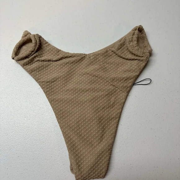 PLT Latte Waffle Texture High Leg Bikini Bottom Size 8 - Picture 3 of 5